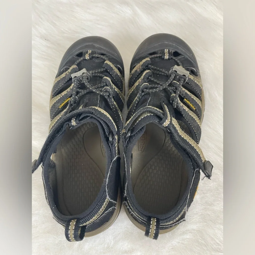 Keen Boys Black and army green shoes